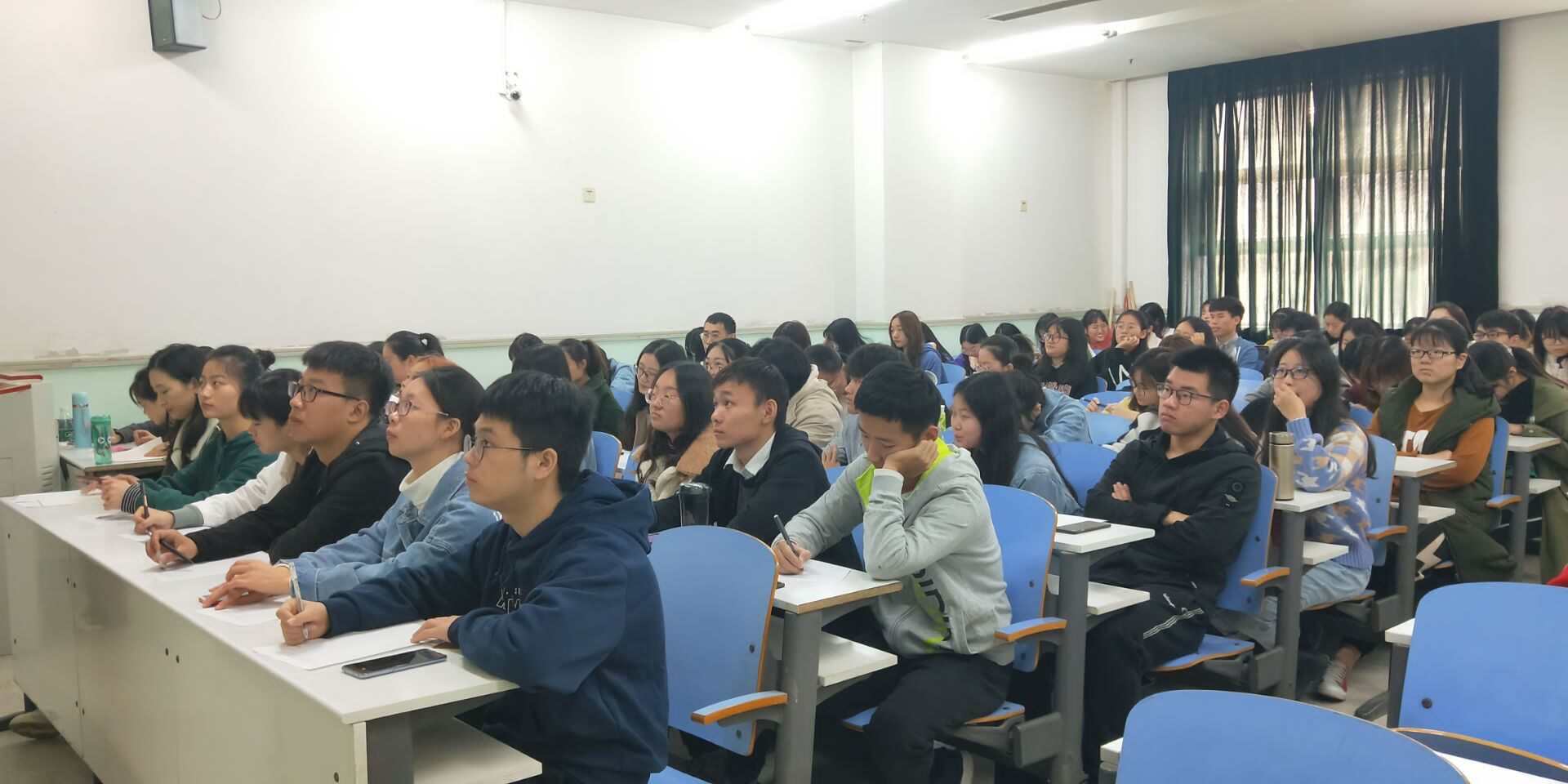 轻小说
开展“党员讲先进”活动