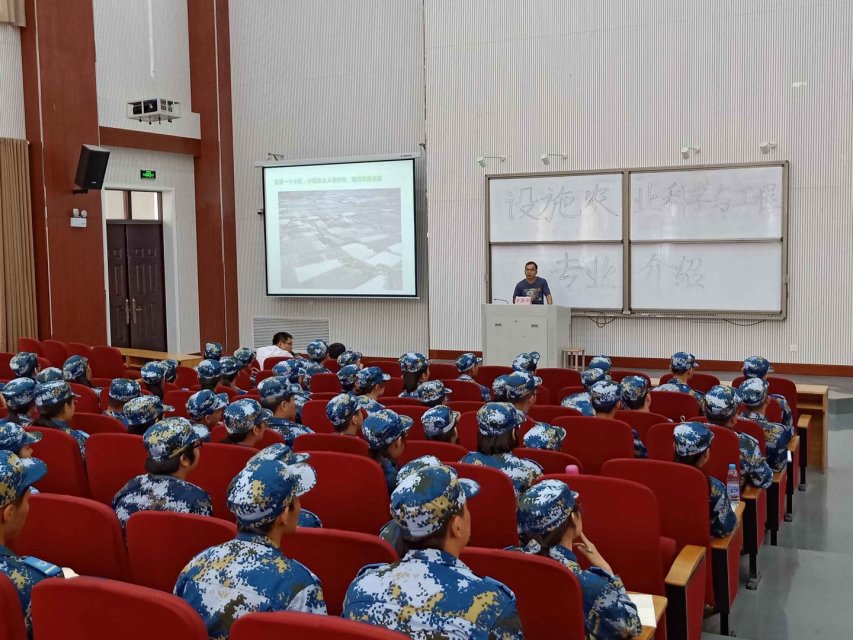 轻小说
设工专业召开18级新生专业介绍会