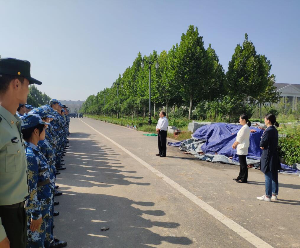 轻小说
党委慰问18级军训同学，送上中秋祝福